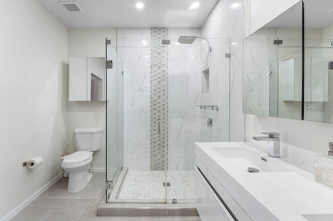 Building Photo - 20 S Lakeshore Dr