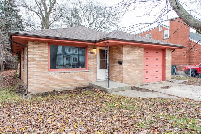 Building Photo - 1023 Hickory St