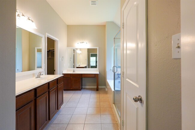 Building Photo - 28038 Emma Gardens Ln