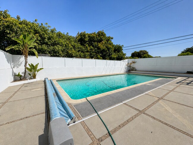 Building Photo - 352 Glen Ellen Dr