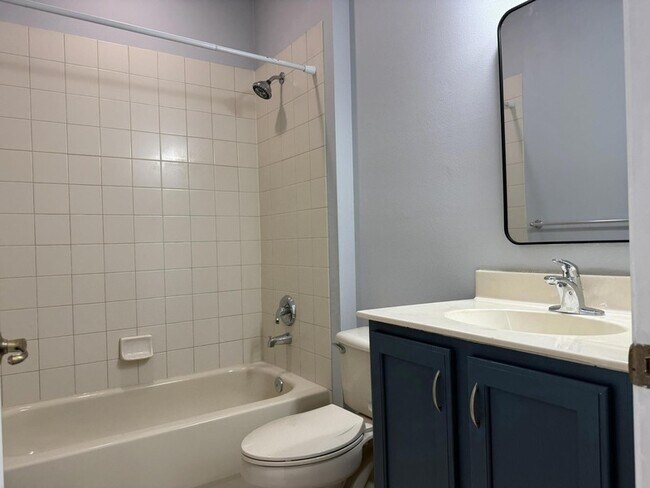 Building Photo - 9084 Silver Glen Way