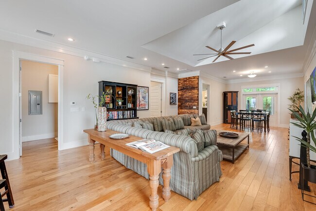 Building Photo - 45 Pine Knoll Ln