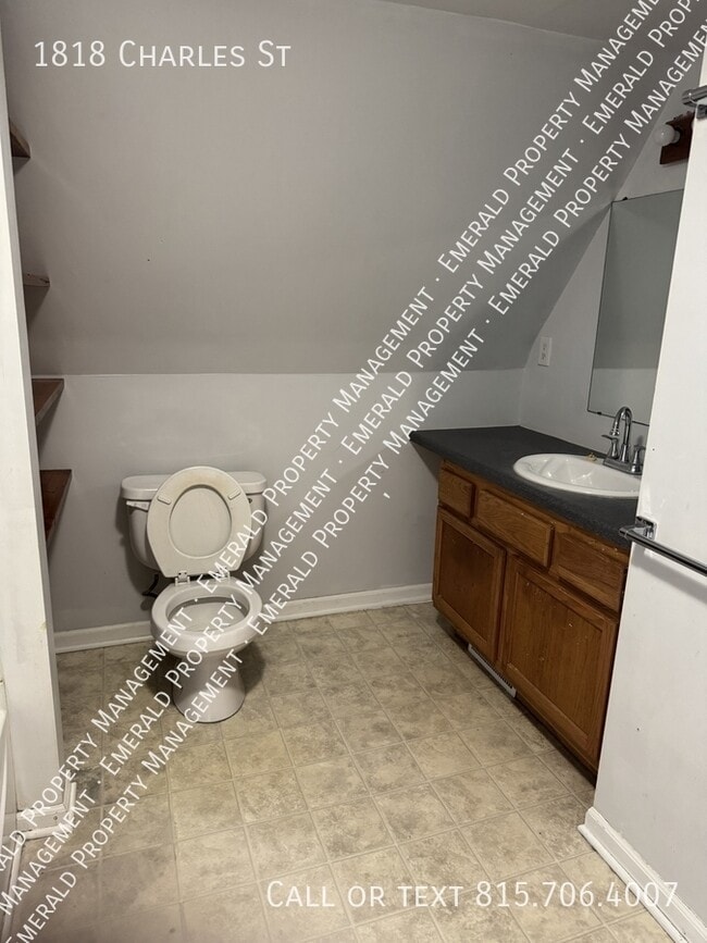 Building Photo - 1818 Charles St