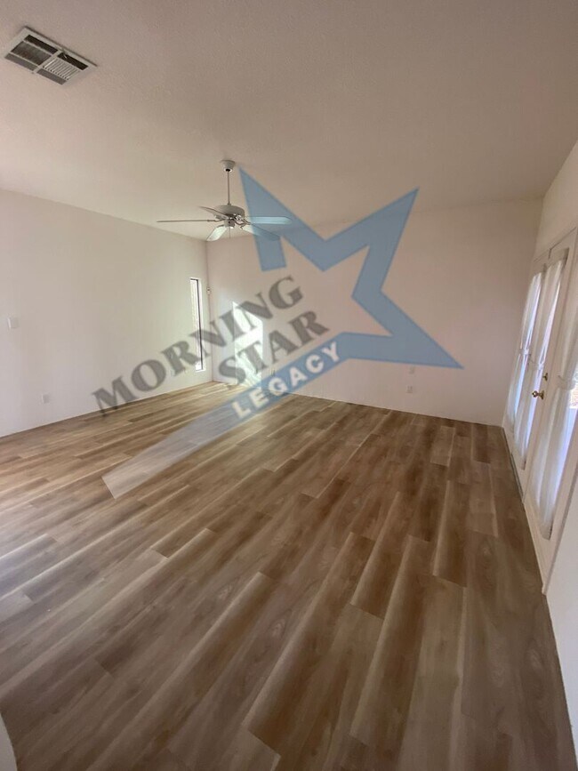 Building Photo - VIEWS!!  Spacious home in Picacho Hills!