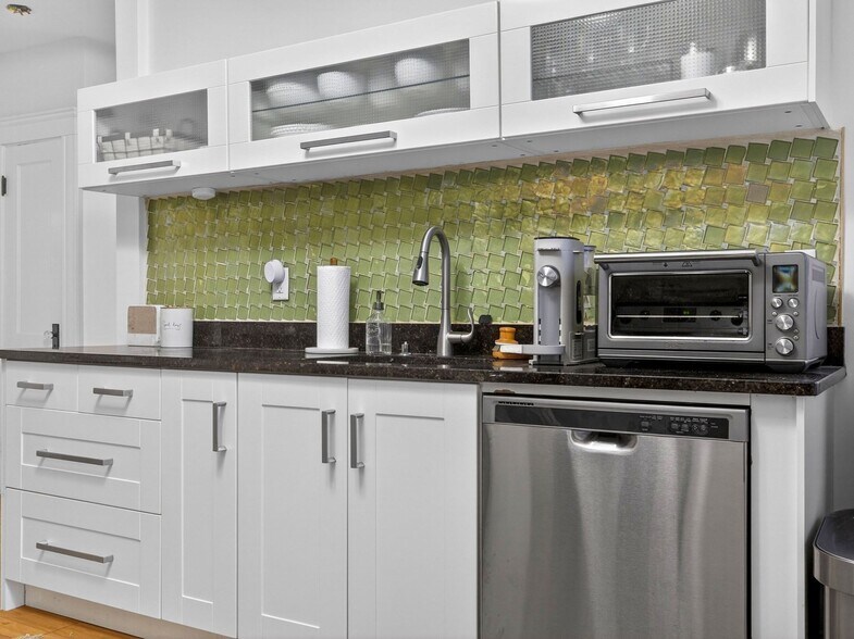 Building Photo - 159 South St