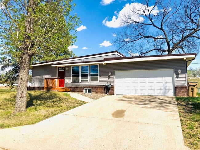 Building Photo - 3 Bedroom Home