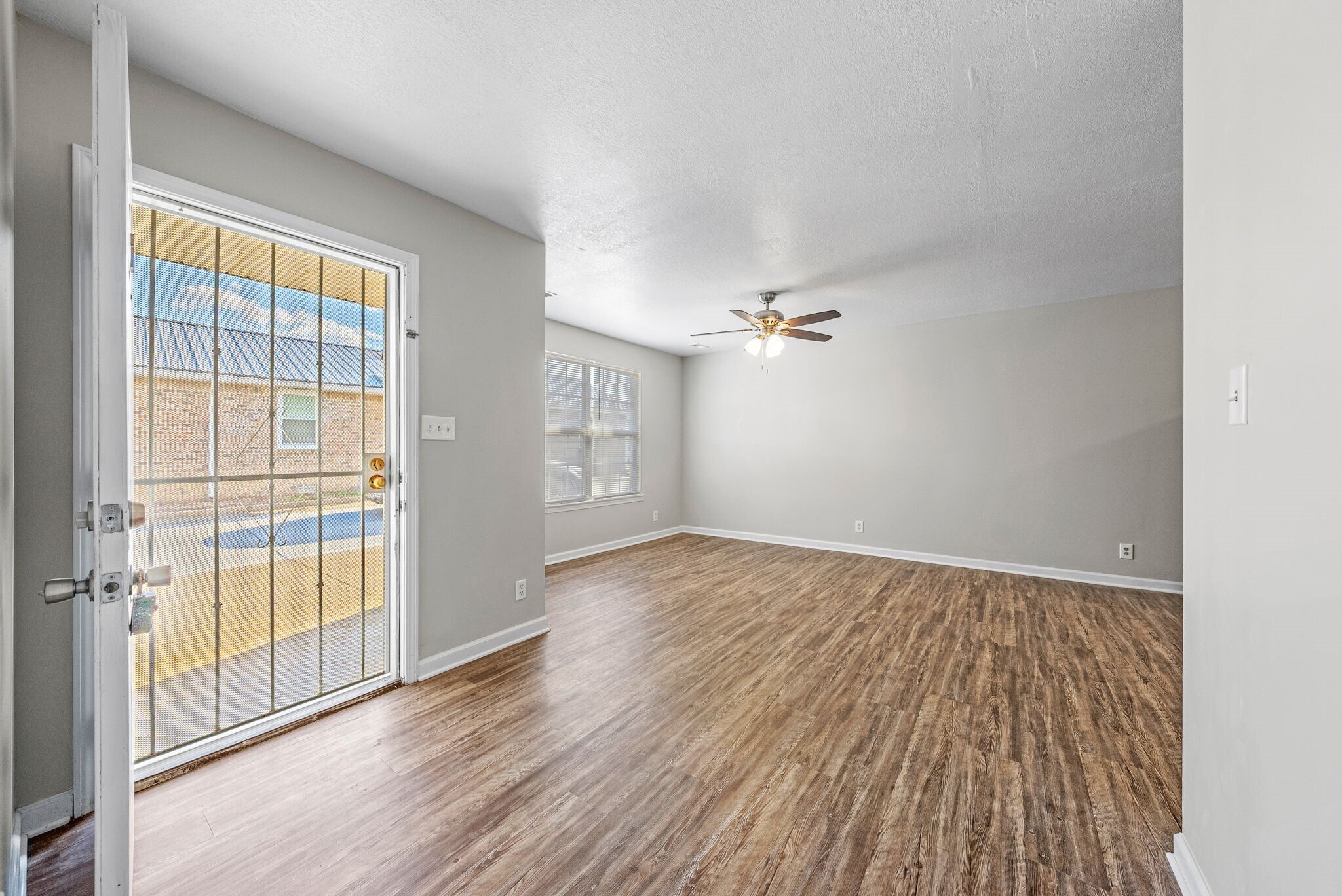 Building Photo - 209 Lexington Dr
