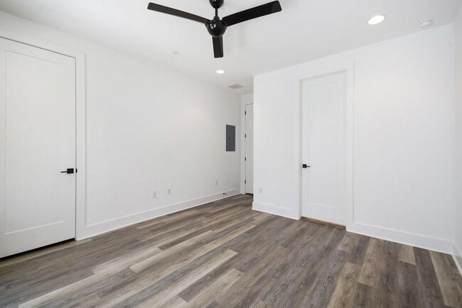 Building Photo - 607 W St Johns Ave