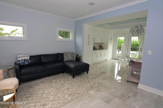 Building Photo - 229 Lockwood Ave