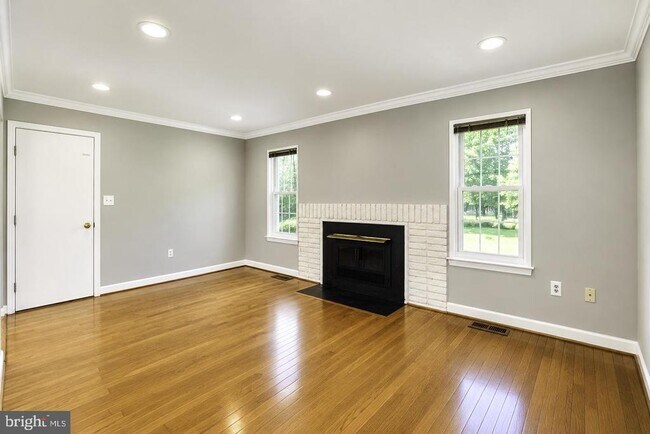Building Photo - 15025 Timberlake Dr