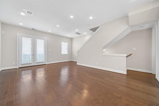 Building Photo - 1136 Wycliffe Dr