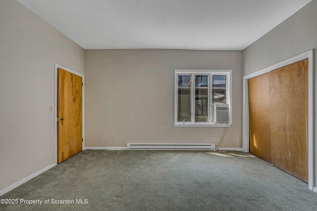 Building Photo - 637 Monroe Ave