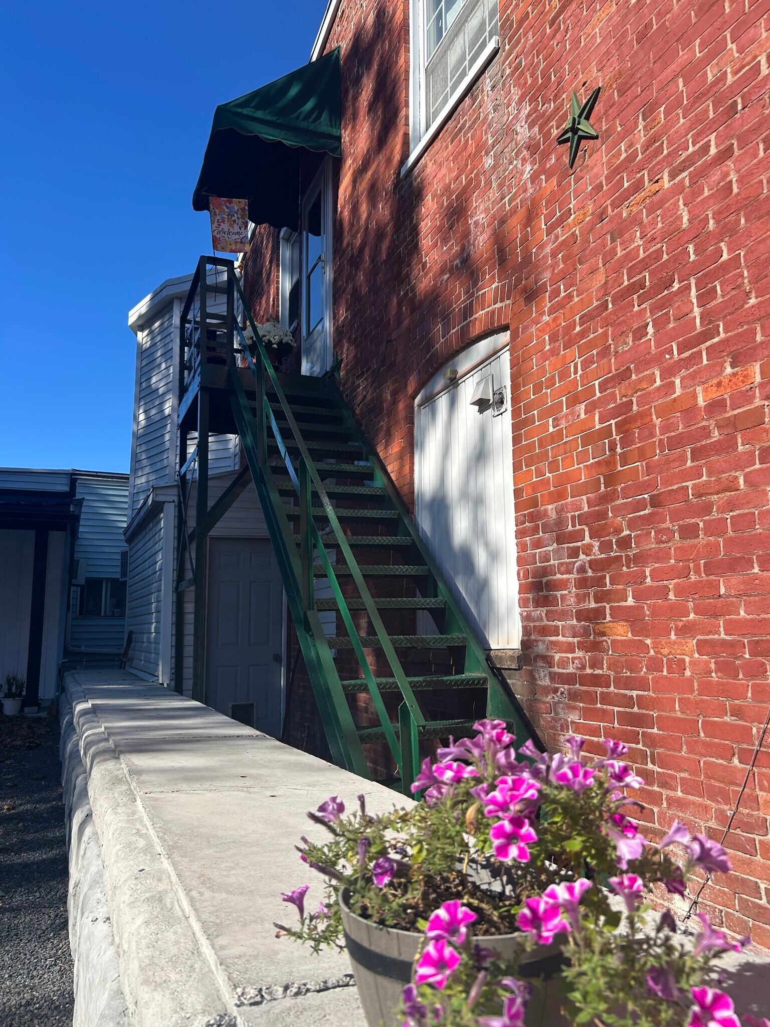 Building Photo - 1 Caroline Ave