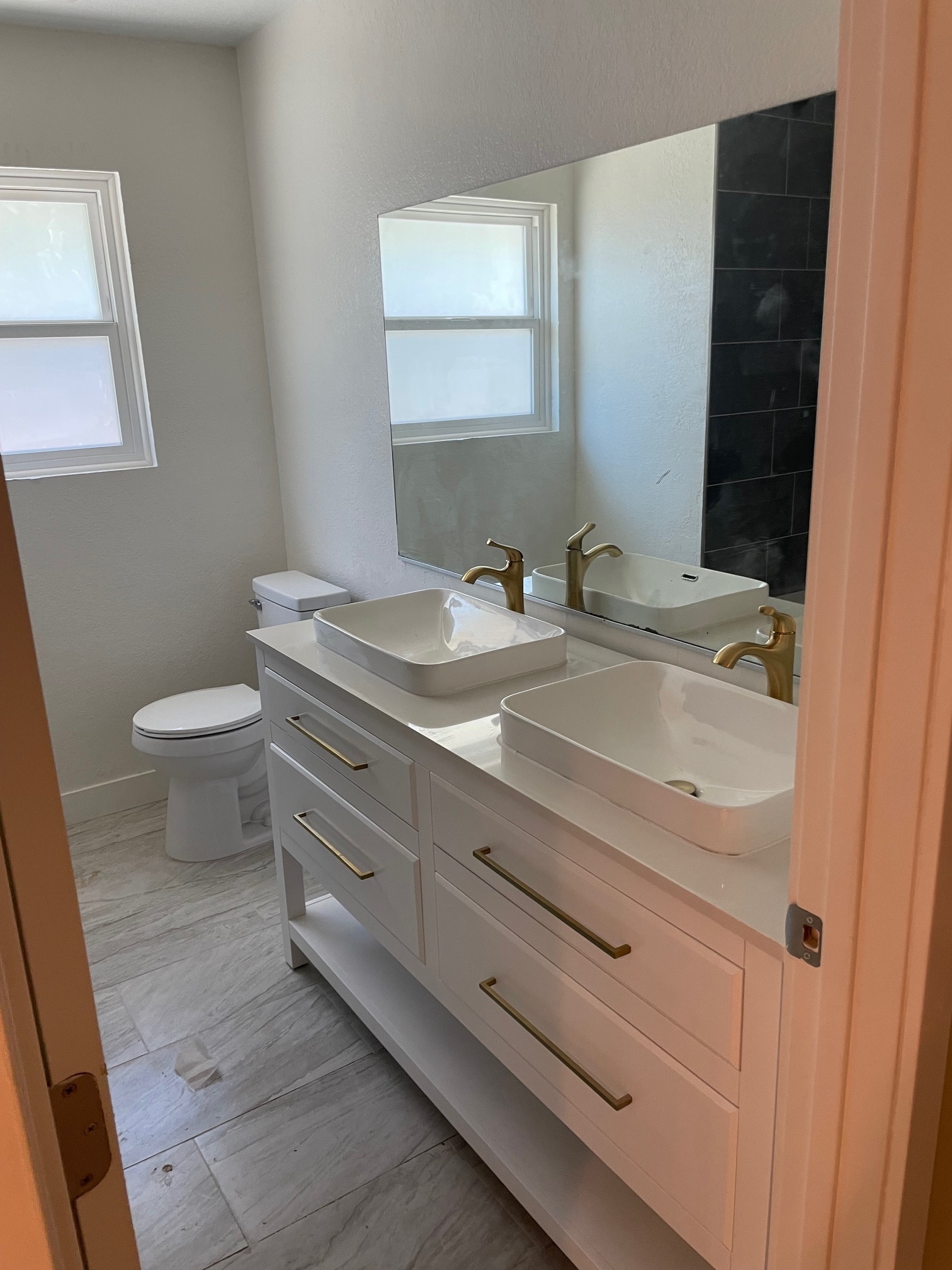 BATH - 32150 Aurora Vista Rd