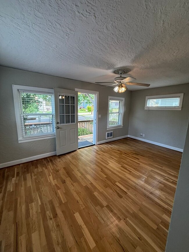 Building Photo - Charming Vintage Home in the Desirable Cam...