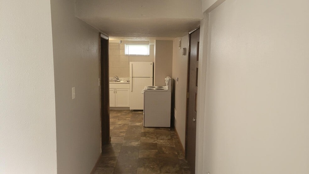 Primary Photo - 501 Elm Ave