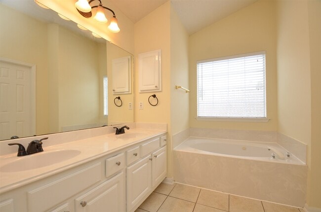 Building Photo - 1218 Irish Mist Ct