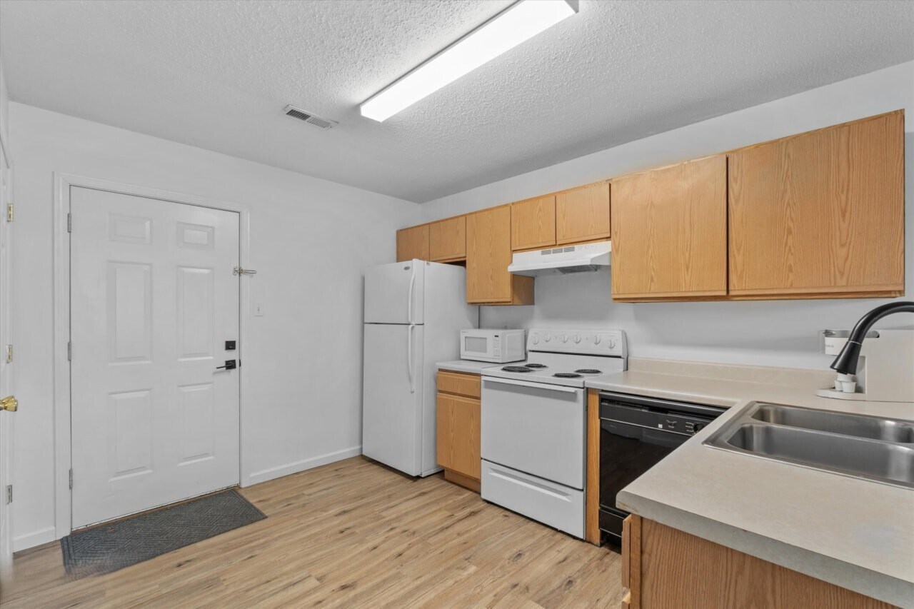 Kitchen - 1132 Fielding Dr