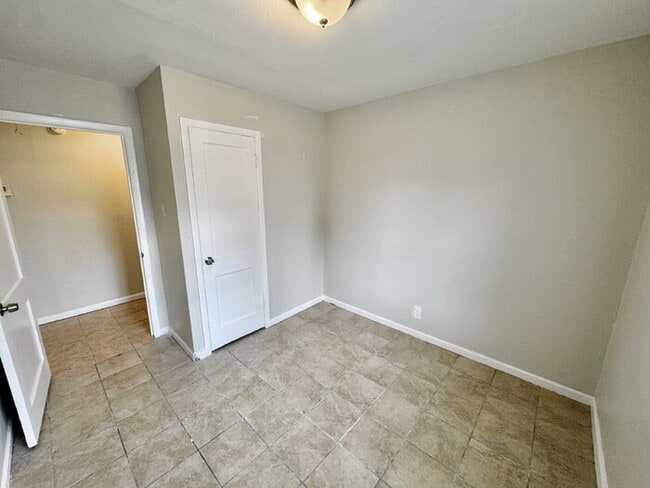 Building Photo - 1623 Harville St