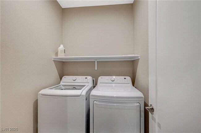 Building Photo - 9864 Kings Glen St