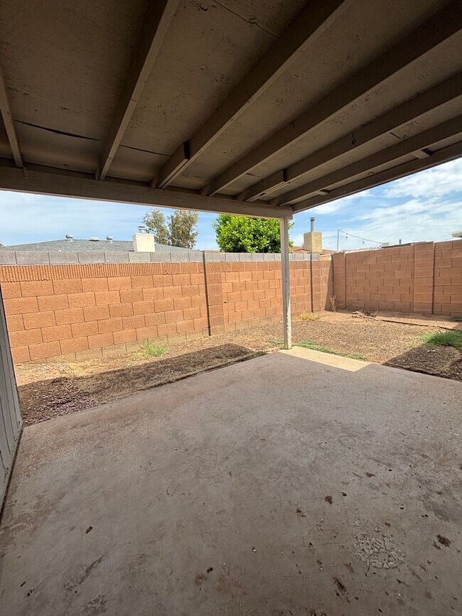 Building Photo - 1050 S Stapley Dr