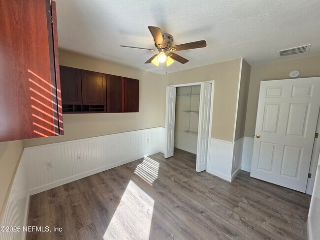 Building Photo - 440 S Aberdeenshire Dr