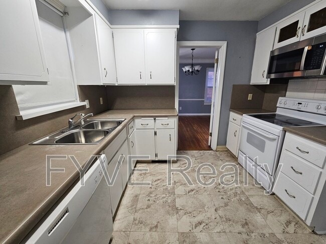 Building Photo - 3882 Faversham Rd