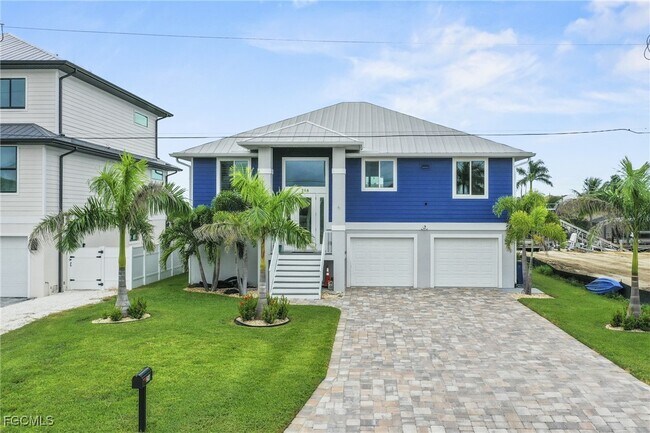 Building Photo - 256 Ibis St