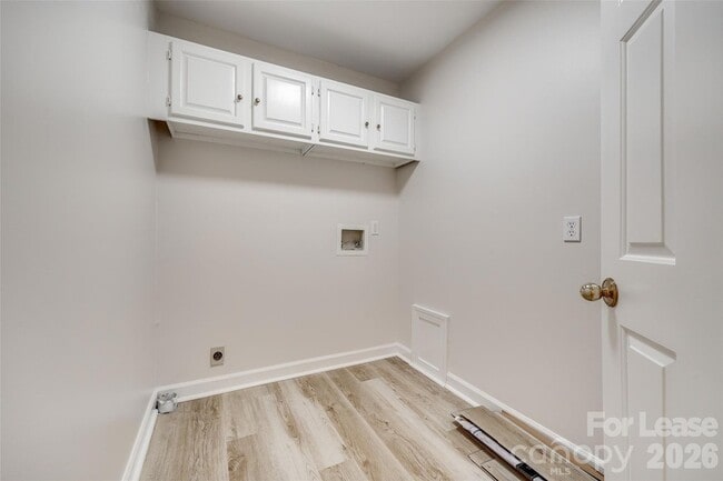 Building Photo - 13822 Queens Harbor Rd