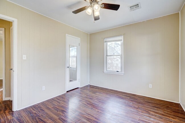 Building Photo - Stylish Home with Covered Deck & Easy I-44...