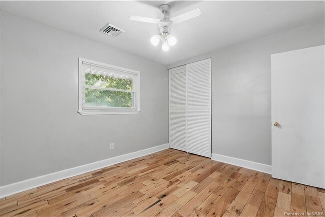 Building Photo - 3127 N Riverside Dr