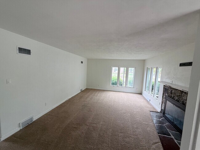 Building Photo - 1830 Laubach Ave