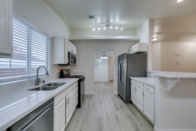 Building Photo - 437 Palegold St