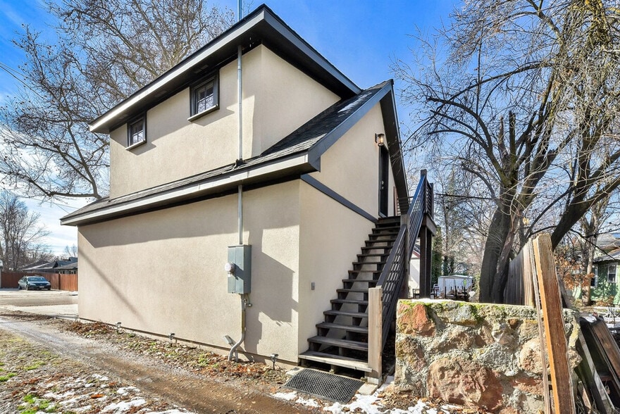 Building Photo - 902 N 21st St
