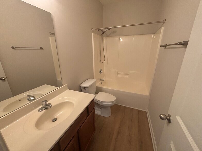 Building Photo - 115 Bascom Ct
