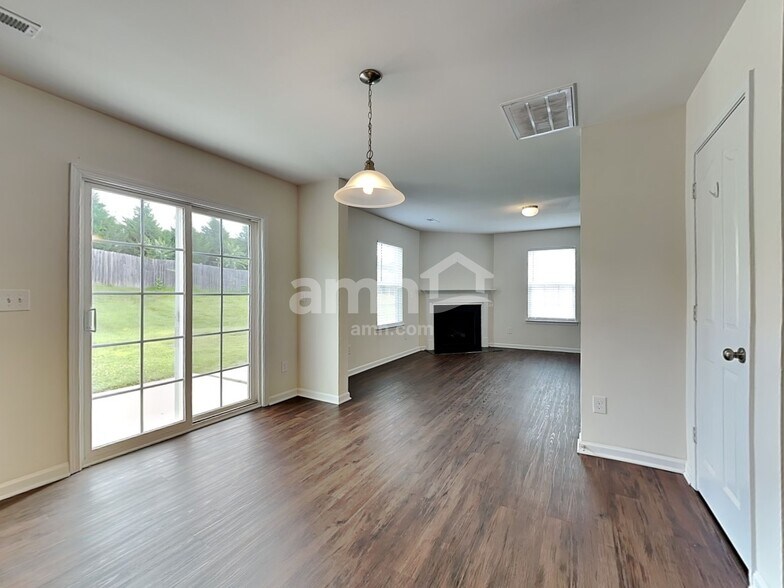 Building Photo - 4875 Old Towne Village Cir