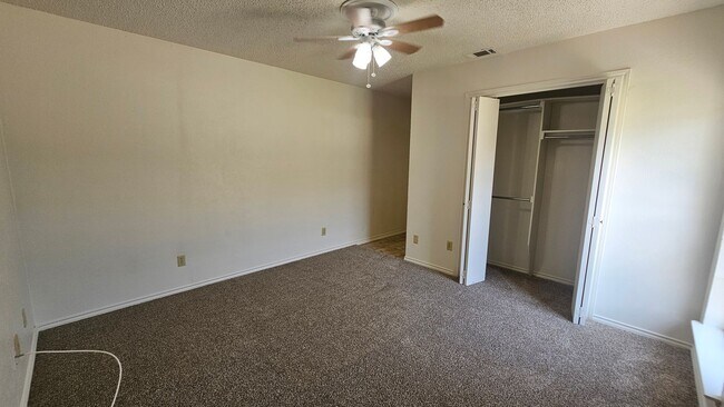 Building Photo - 544 E Windsor Dr