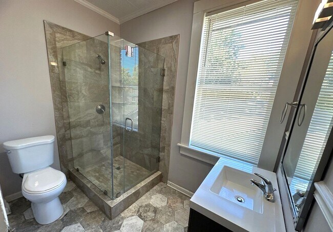 Building Photo - Gorgeous 4 Bedroom Home Now Available!!