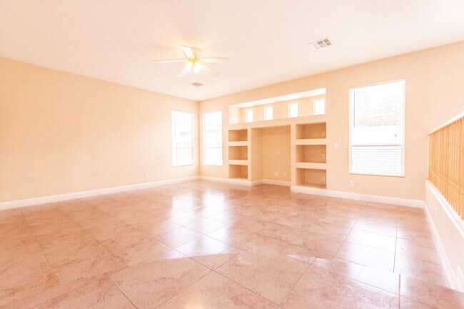 Building Photo - Beautiful 2 Story 4 Bedroom home