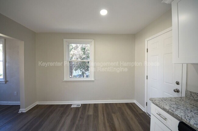 Building Photo - 18 E Gilbert St