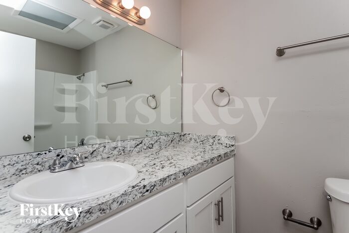 Building Photo - 881 Park Manor Dr