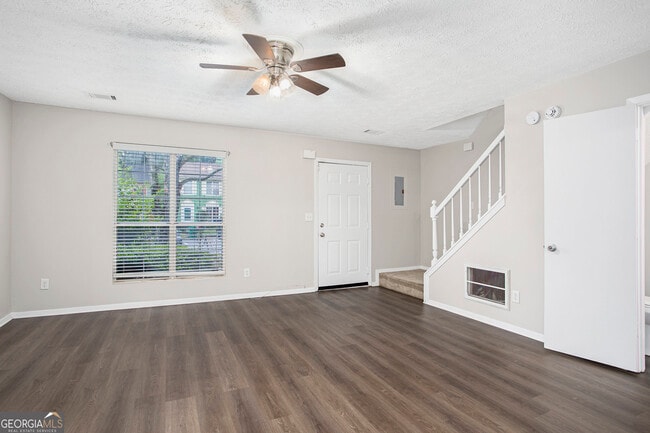 Building Photo - 5731 Wells Cir
