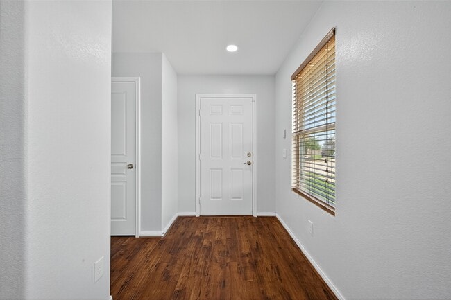Building Photo - 2730 Skyview Silver Dr