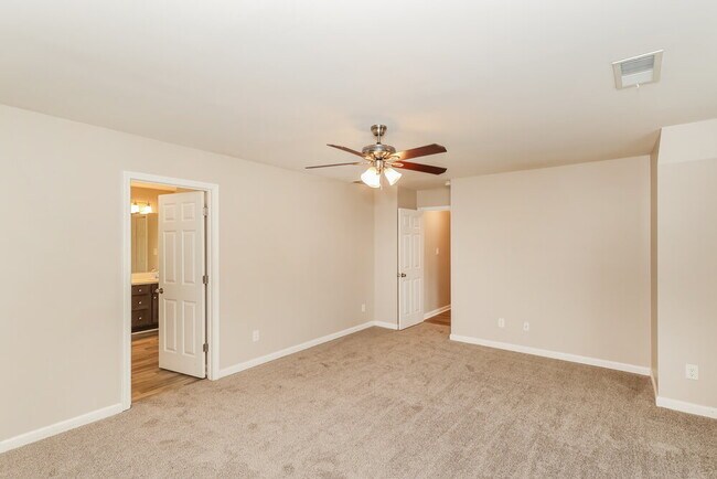 Building Photo - 100 Fairview Dr