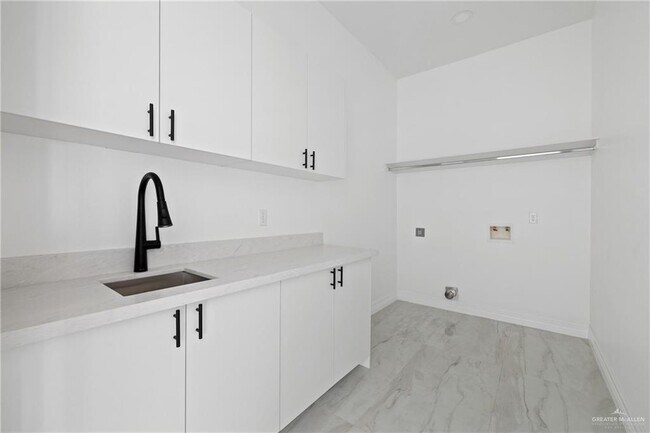 Building Photo - 32 Zimmerius Ave