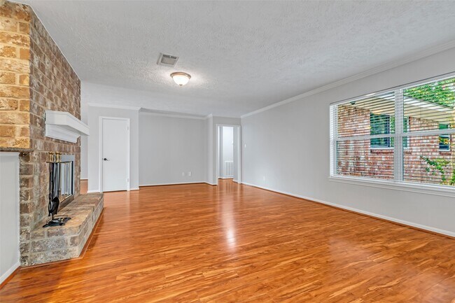 Building Photo - 3250 Three Pines Dr
