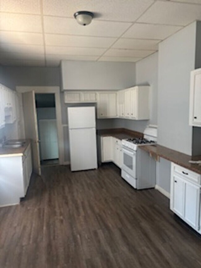 Building Photo - Spacious 3 Bedroom in the heart of Clifton