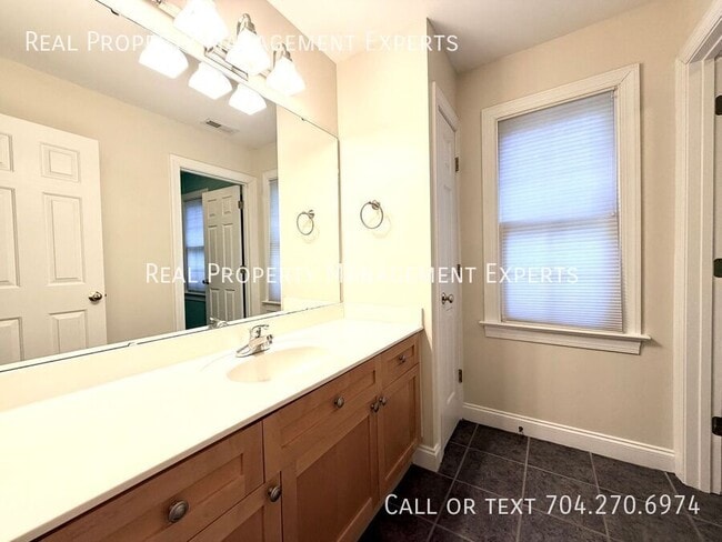 Building Photo - 3012 Ed Reid St