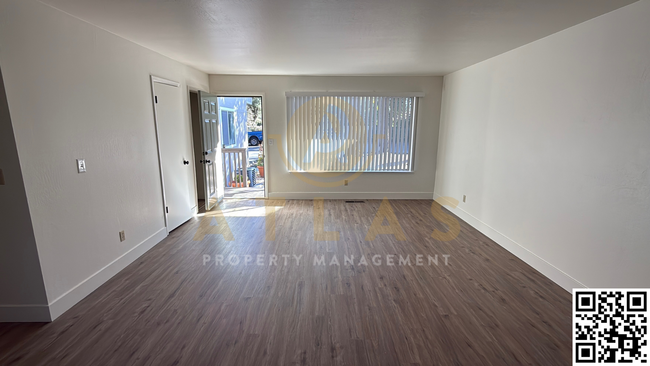 Building Photo - Recently Renovated 2 Bed, 2 Bath Apartment...