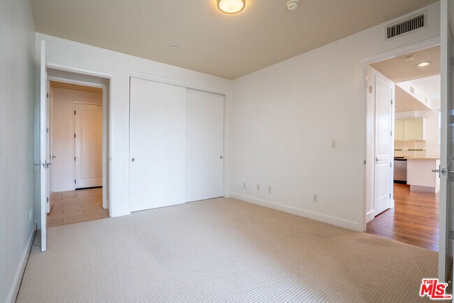Building Photo - 848 Irolo St